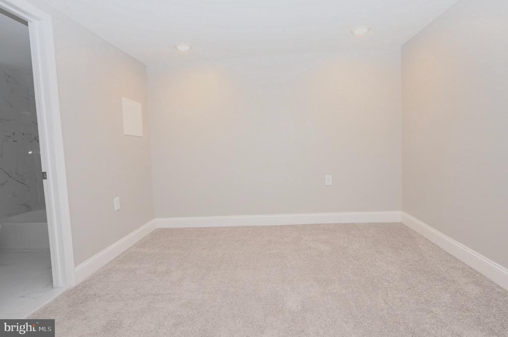 2554 HARLEM AVENUE