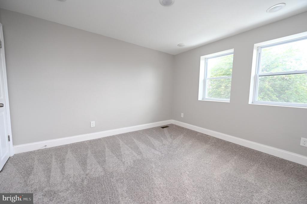 2554 HARLEM AVENUE