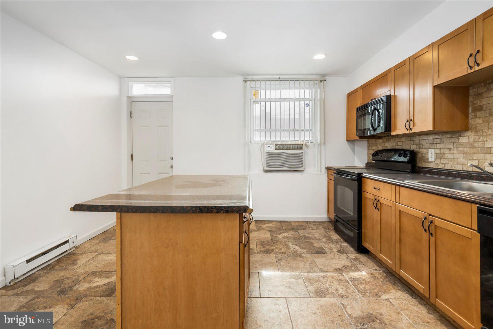 2611 E HOFFMAN STREET