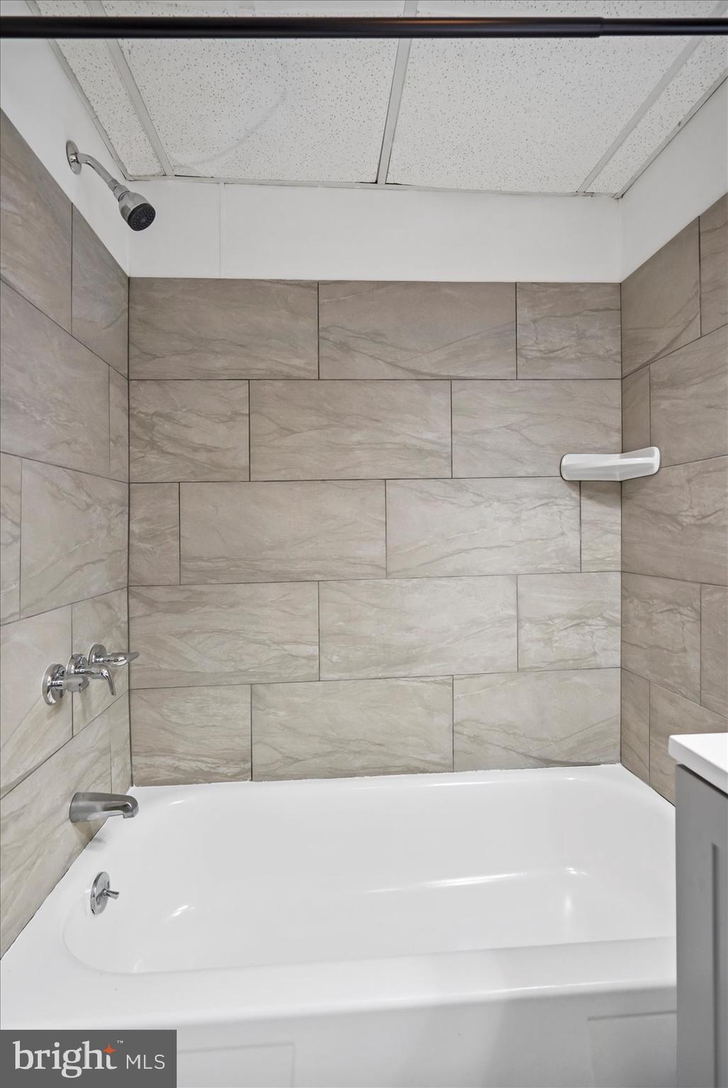 2611 E HOFFMAN STREET