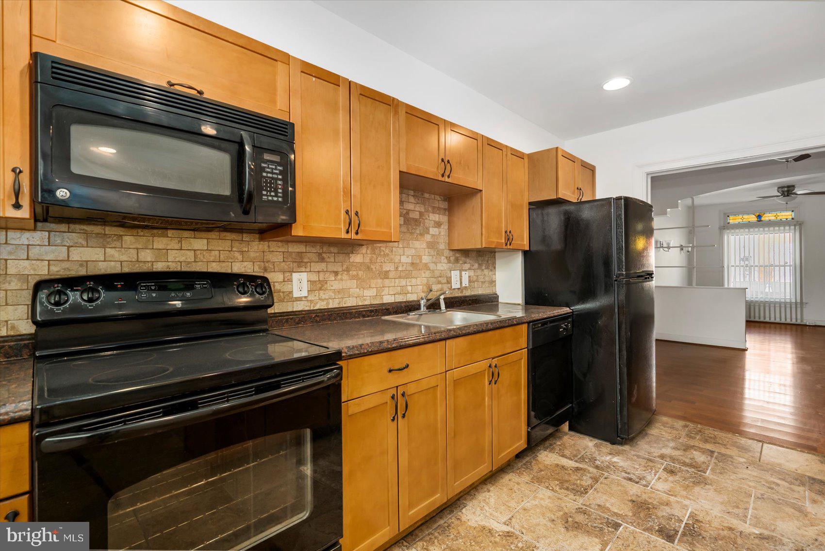 2611 E HOFFMAN STREET