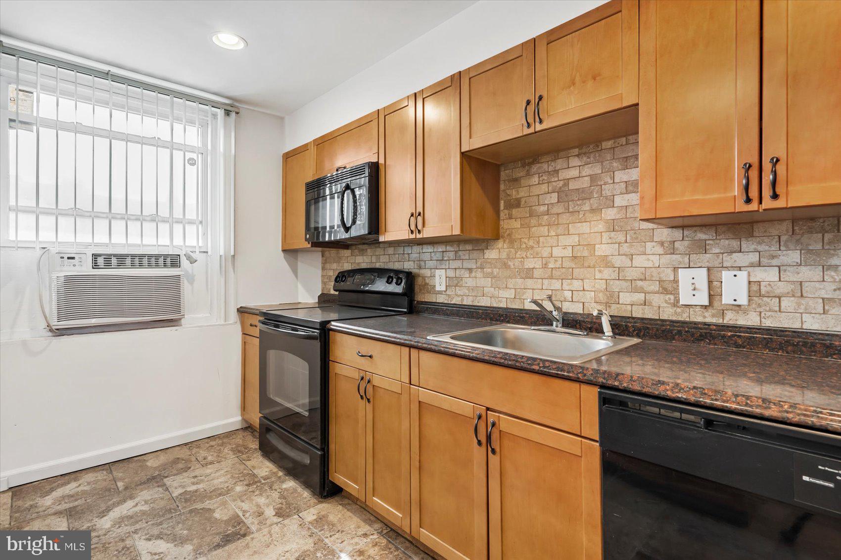 2611 E HOFFMAN STREET