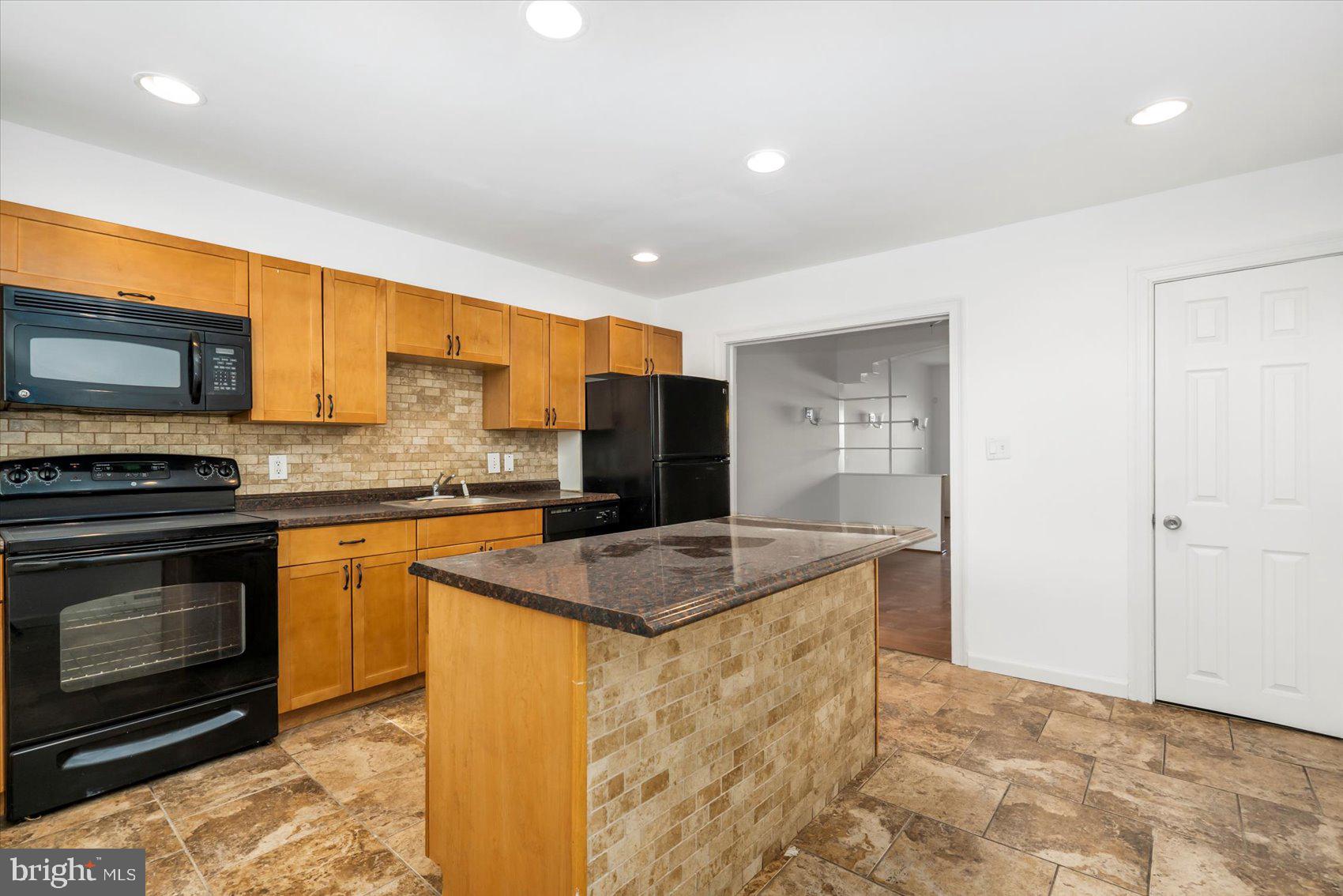 2611 E HOFFMAN STREET