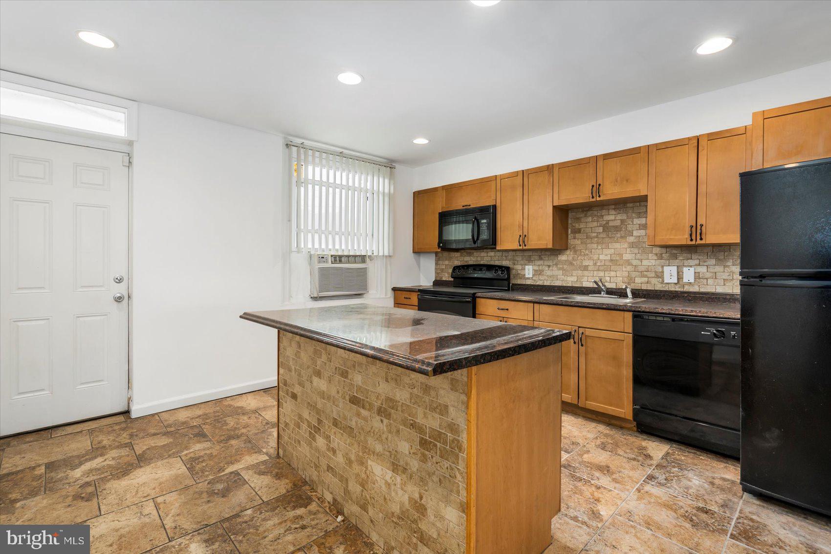 2611 E HOFFMAN STREET