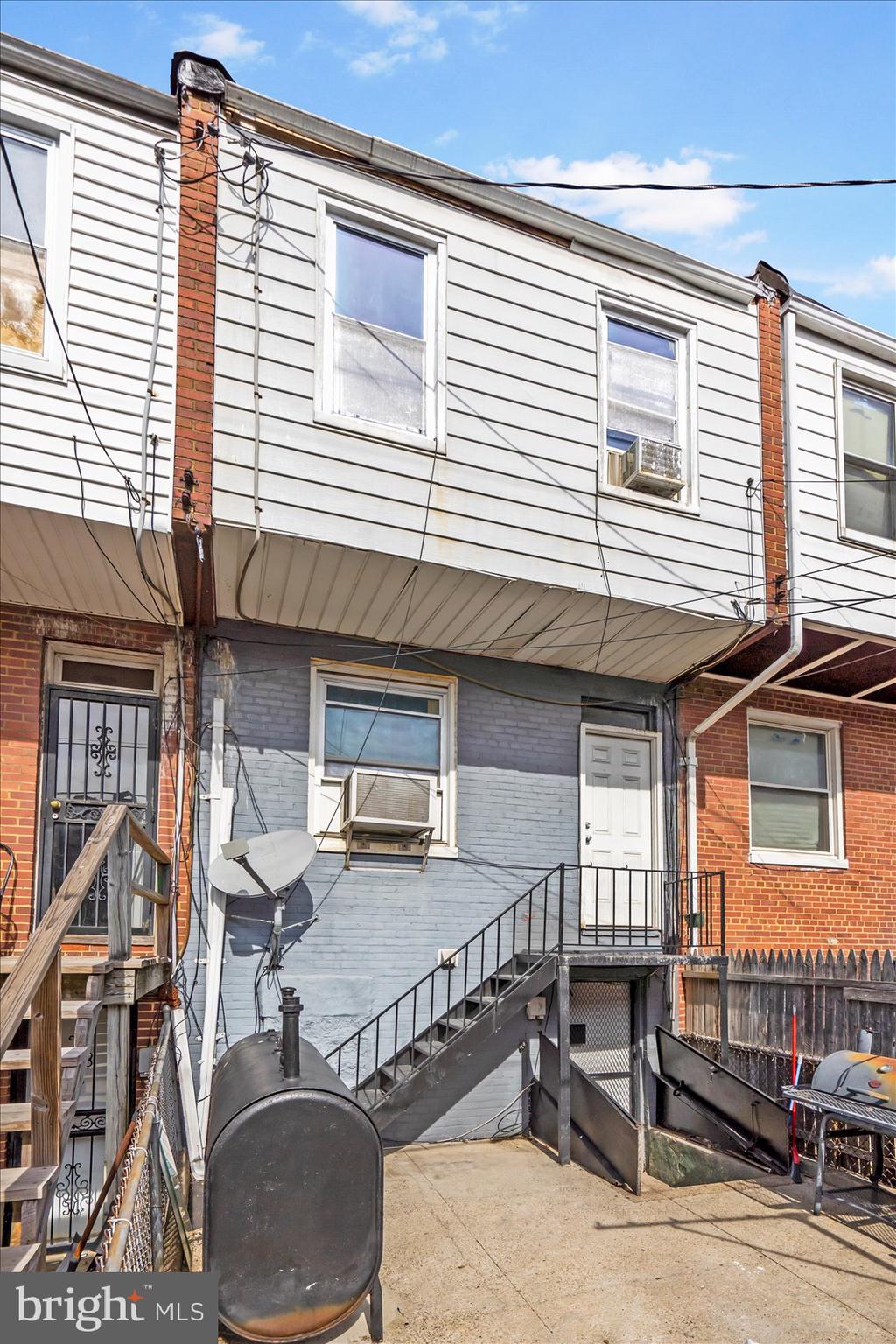 2611 E HOFFMAN STREET