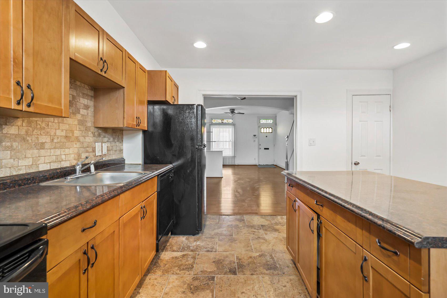 2611 E HOFFMAN STREET