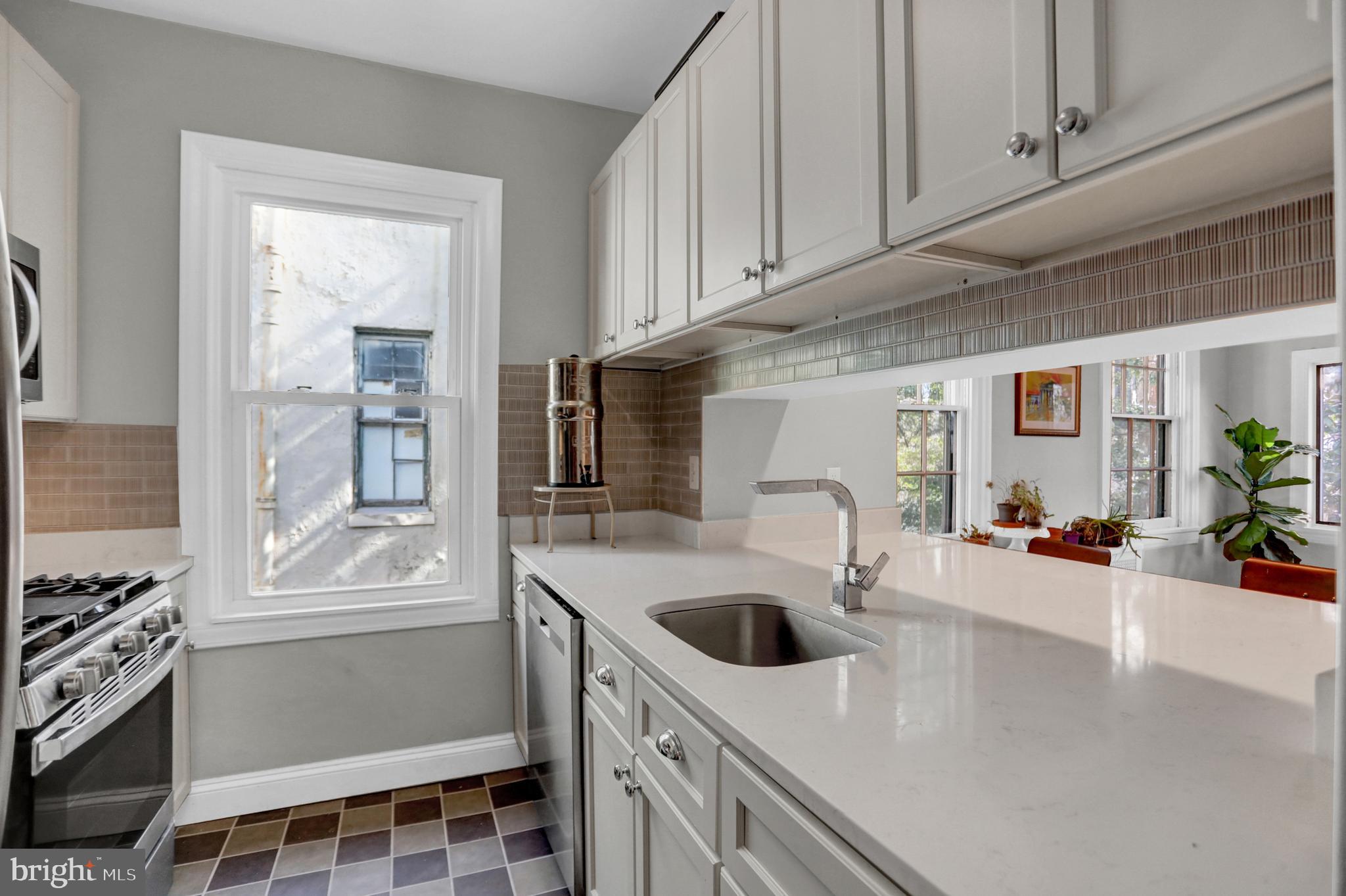 233 W LAFAYETTE AVENUE