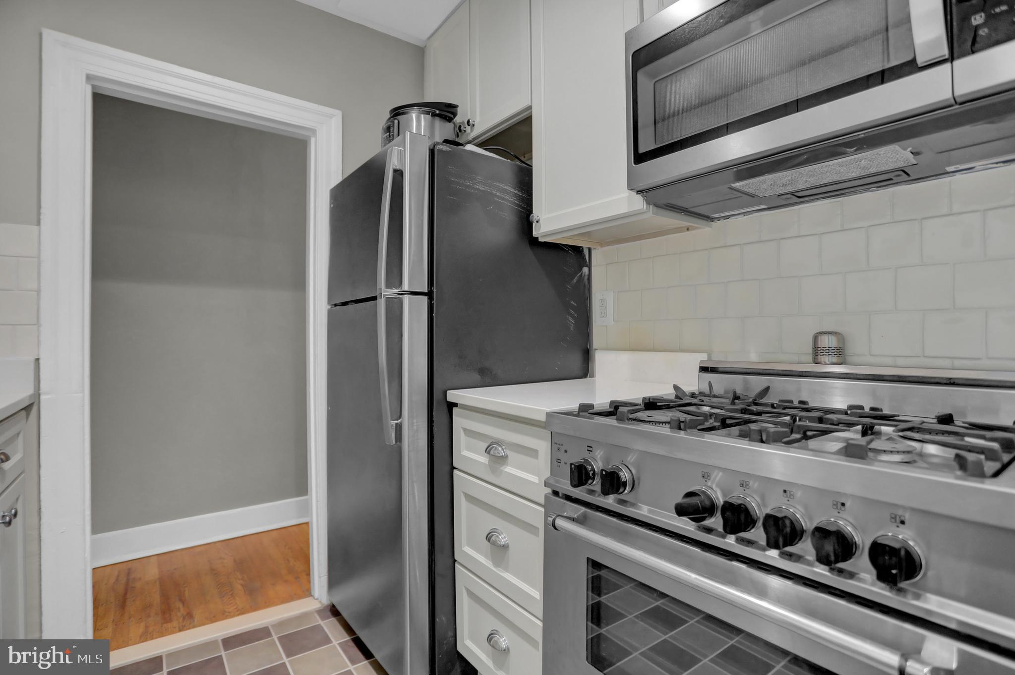 233 W LAFAYETTE AVENUE