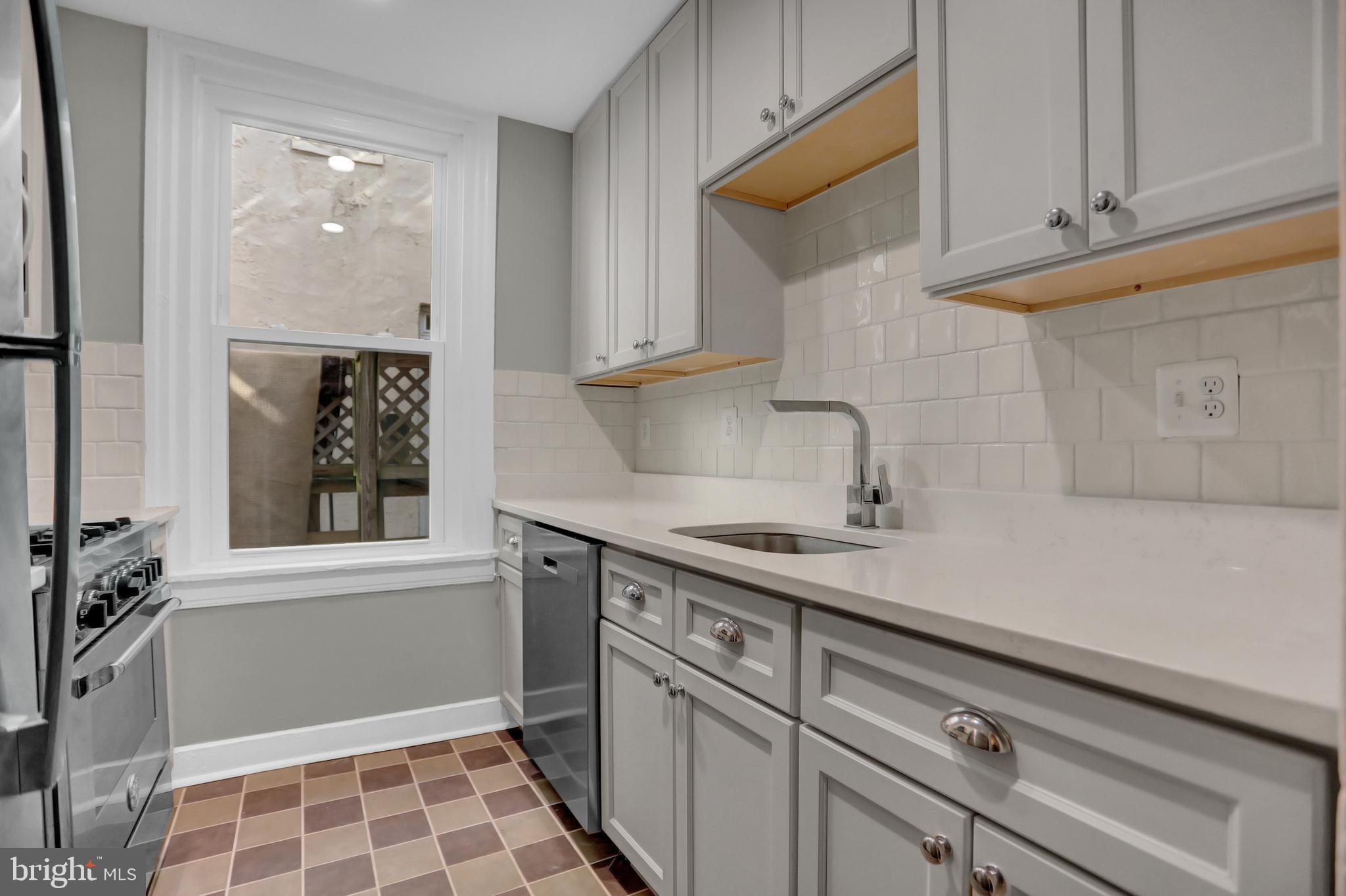 233 W LAFAYETTE AVENUE