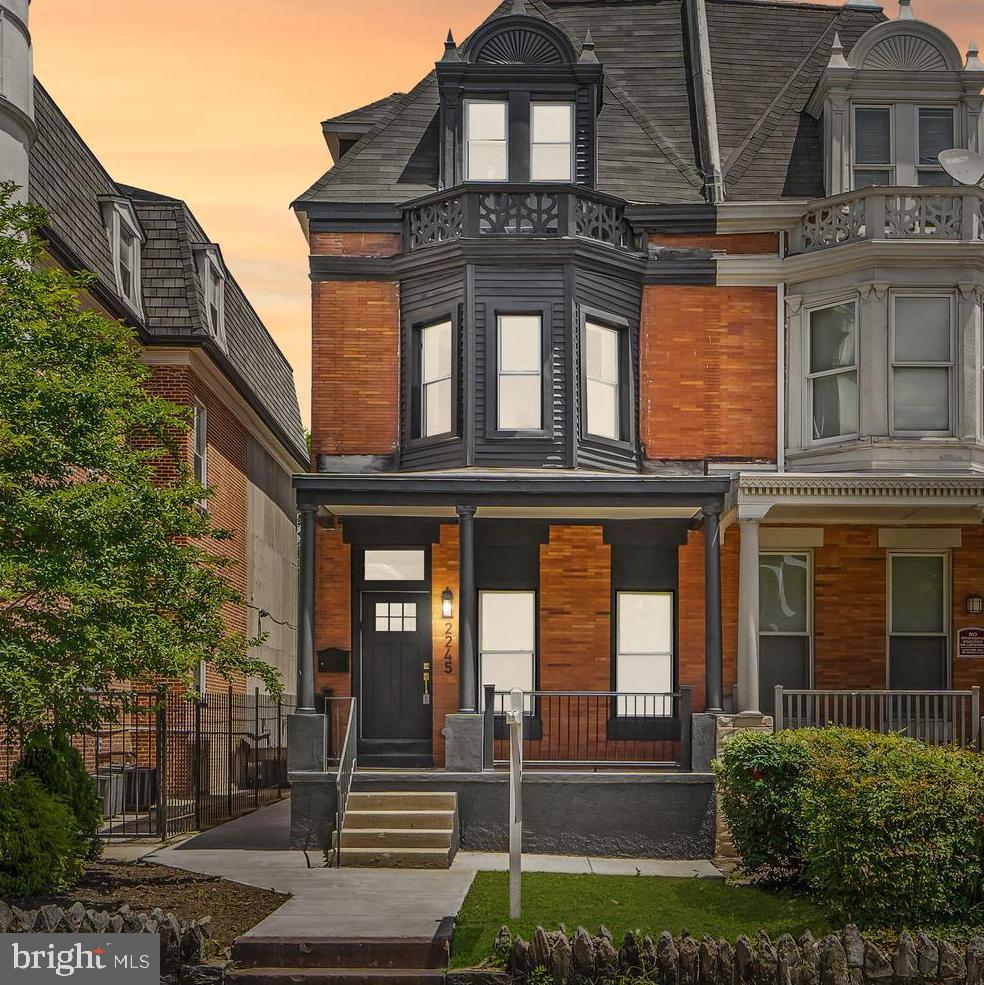 2245 LINDEN AVENUE