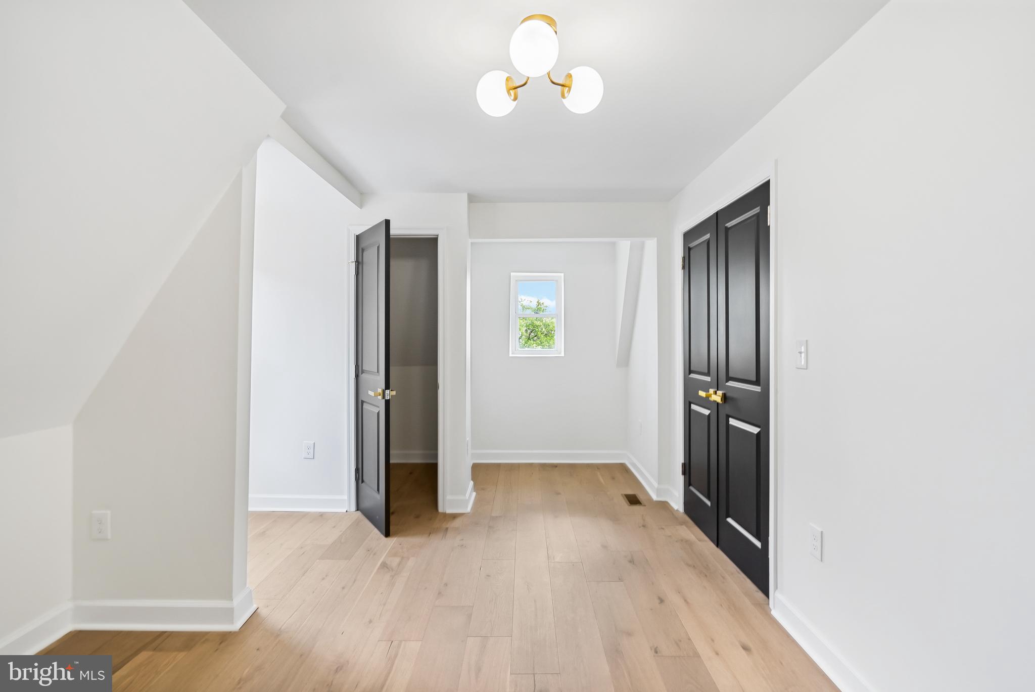 2245 LINDEN AVENUE