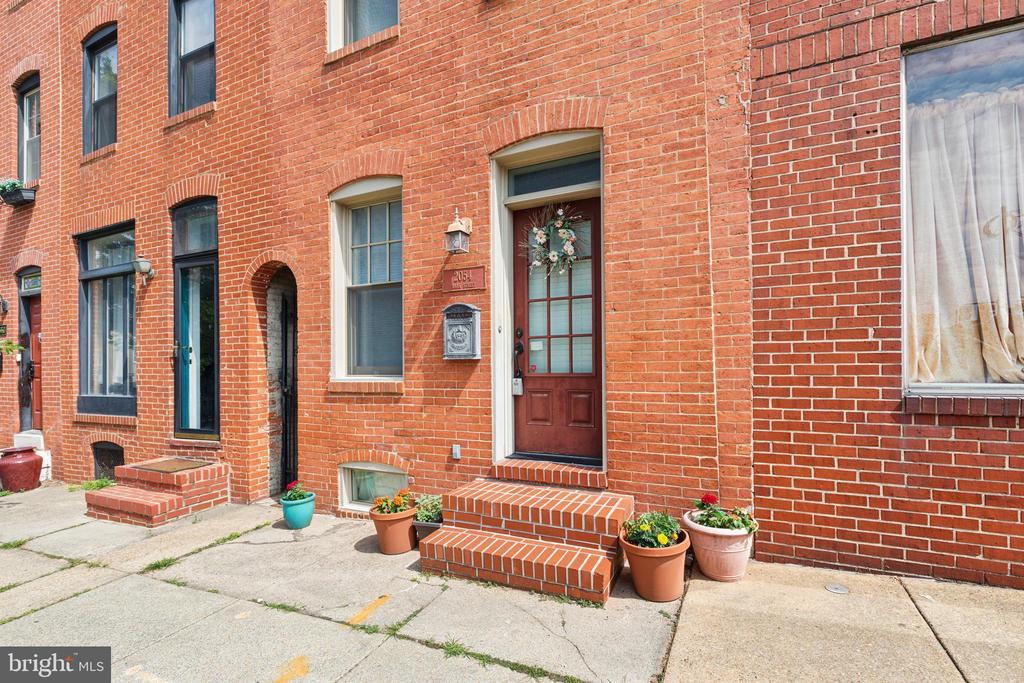 2054 BANK STREET