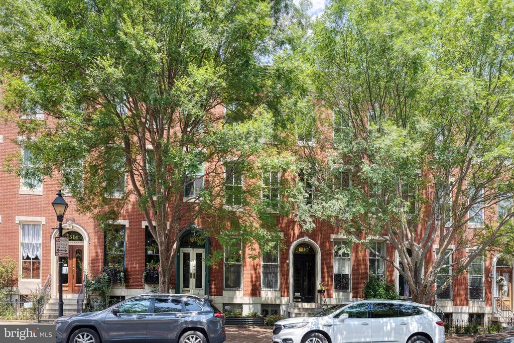 1510 HOLLINS STREET