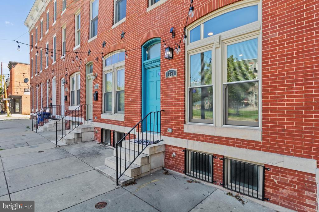 1251 N BROADWAY