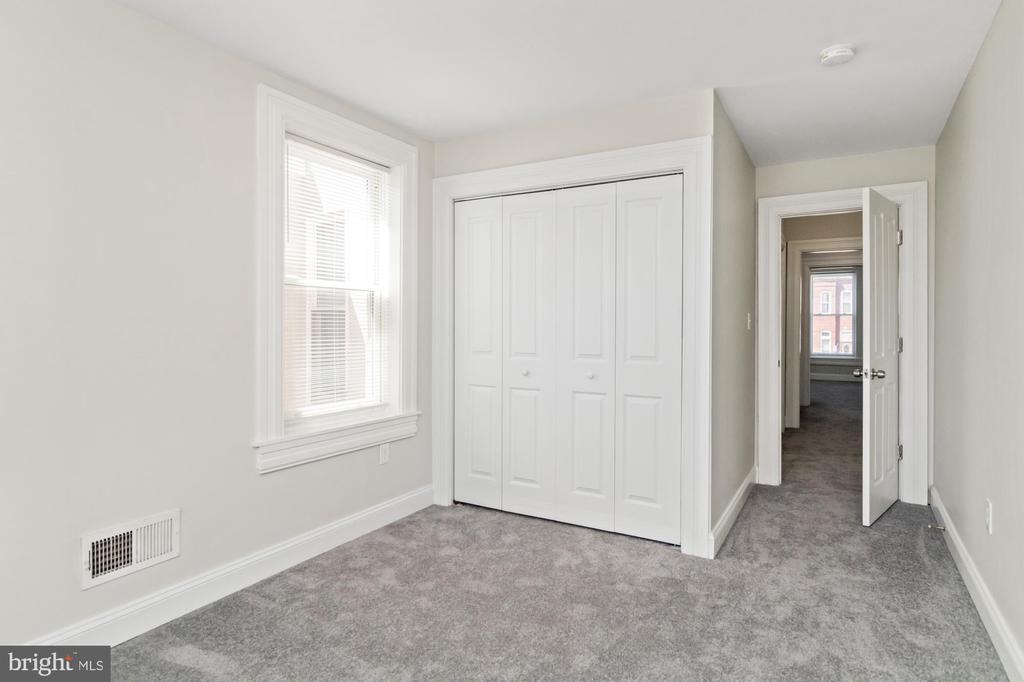 1251 N BROADWAY