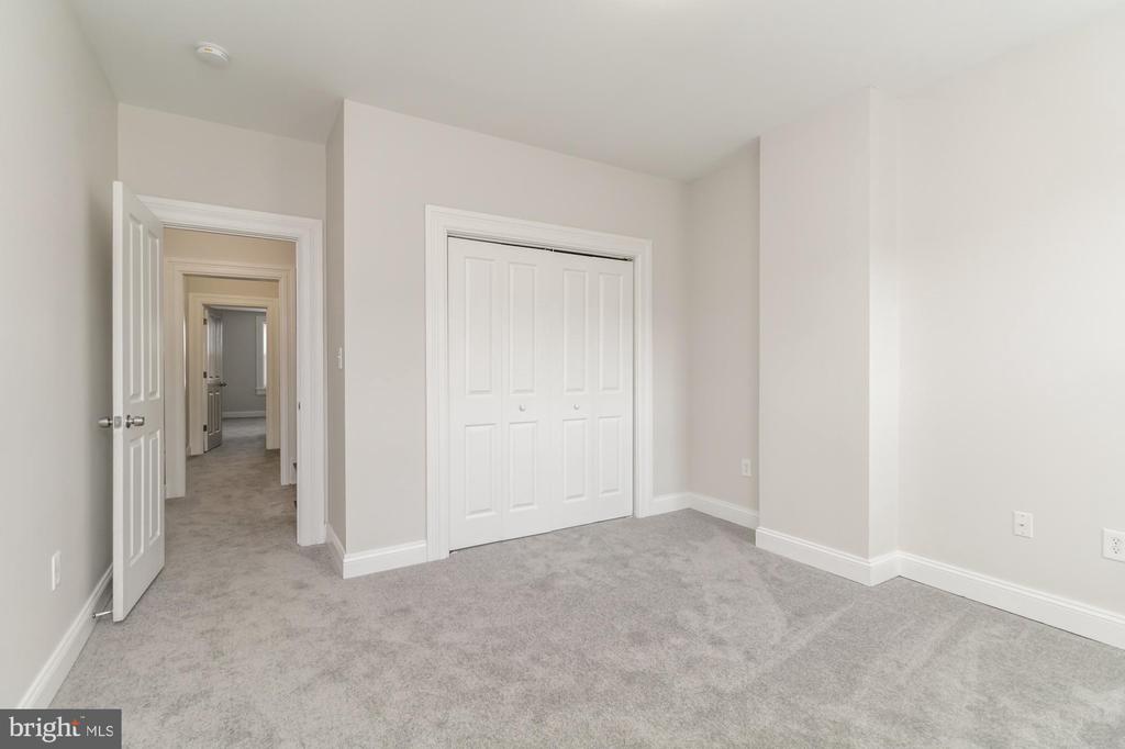 1251 N BROADWAY