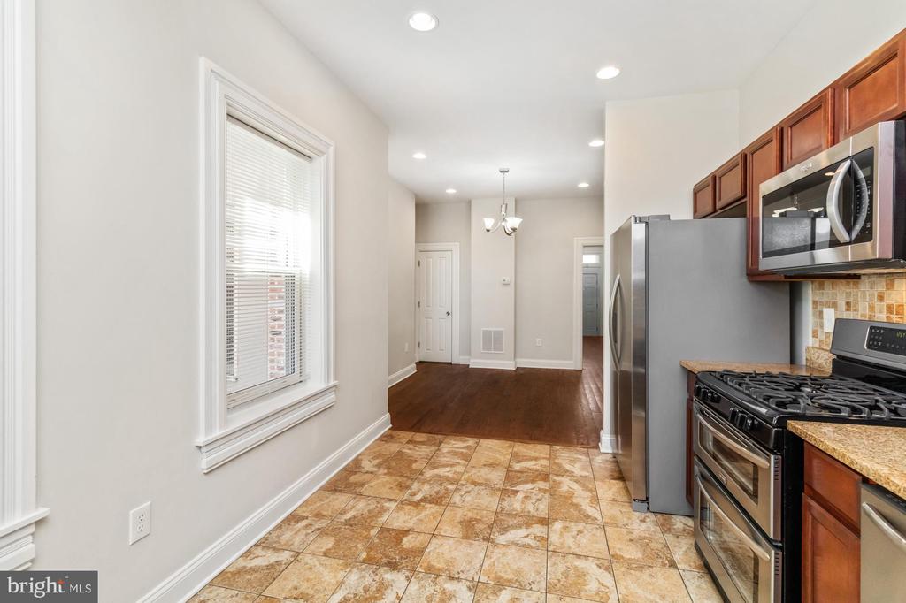 1251 N BROADWAY
