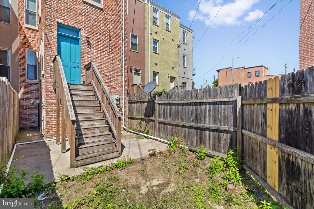 1251 N BROADWAY