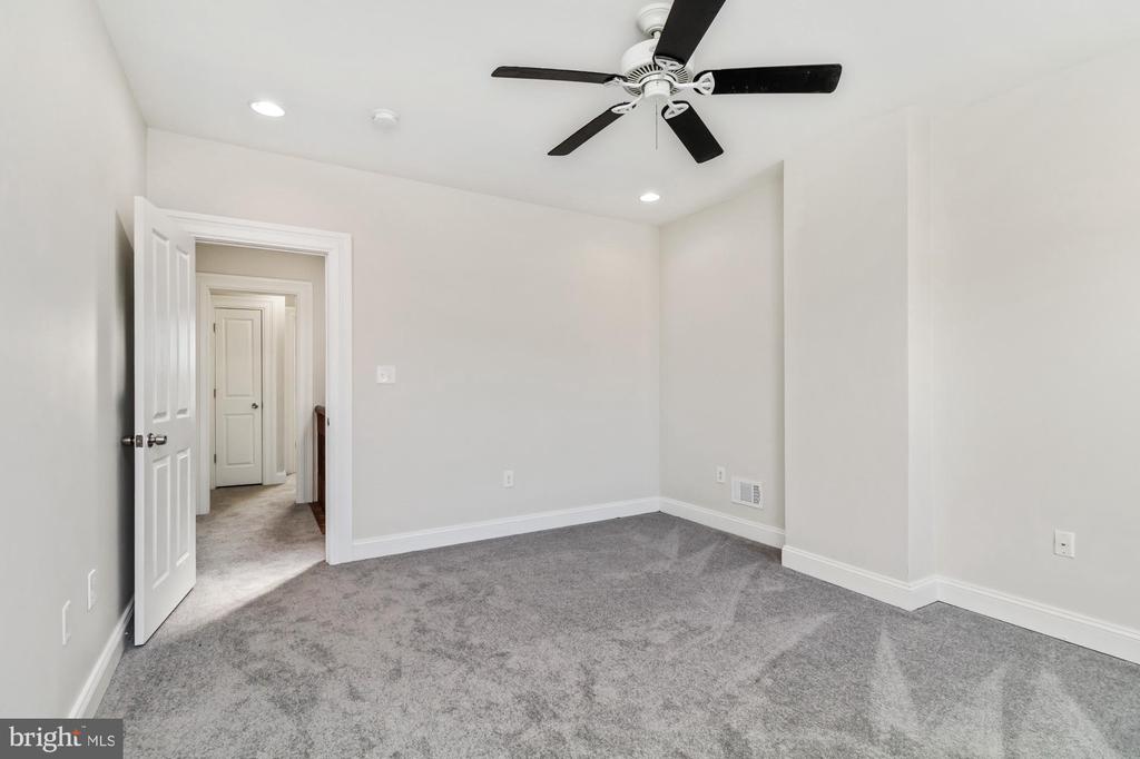 1251 N BROADWAY