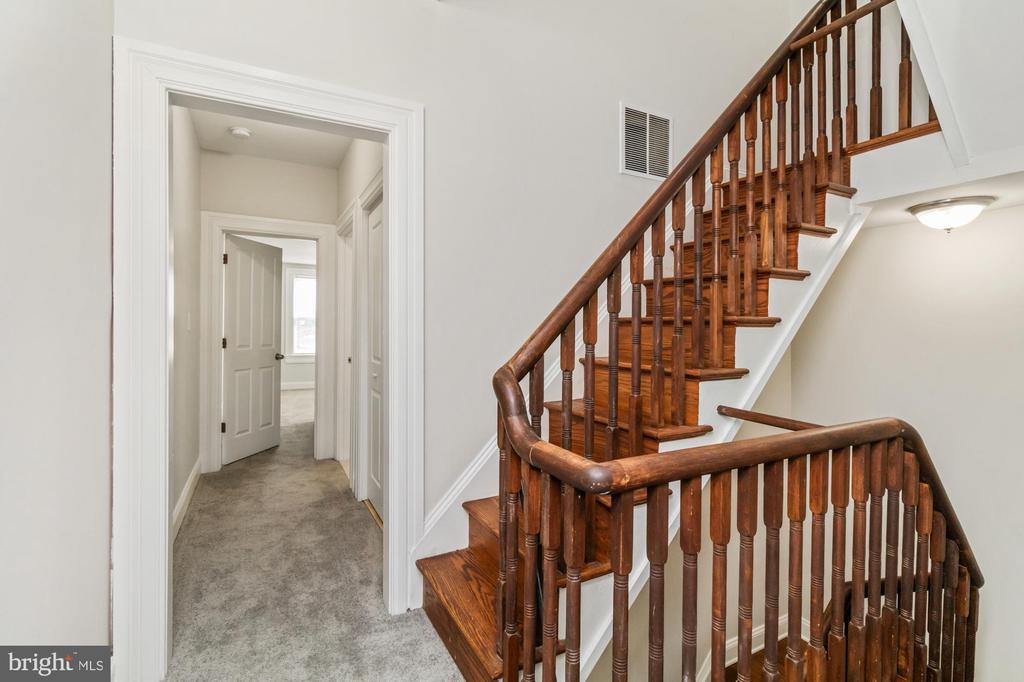 1251 N BROADWAY