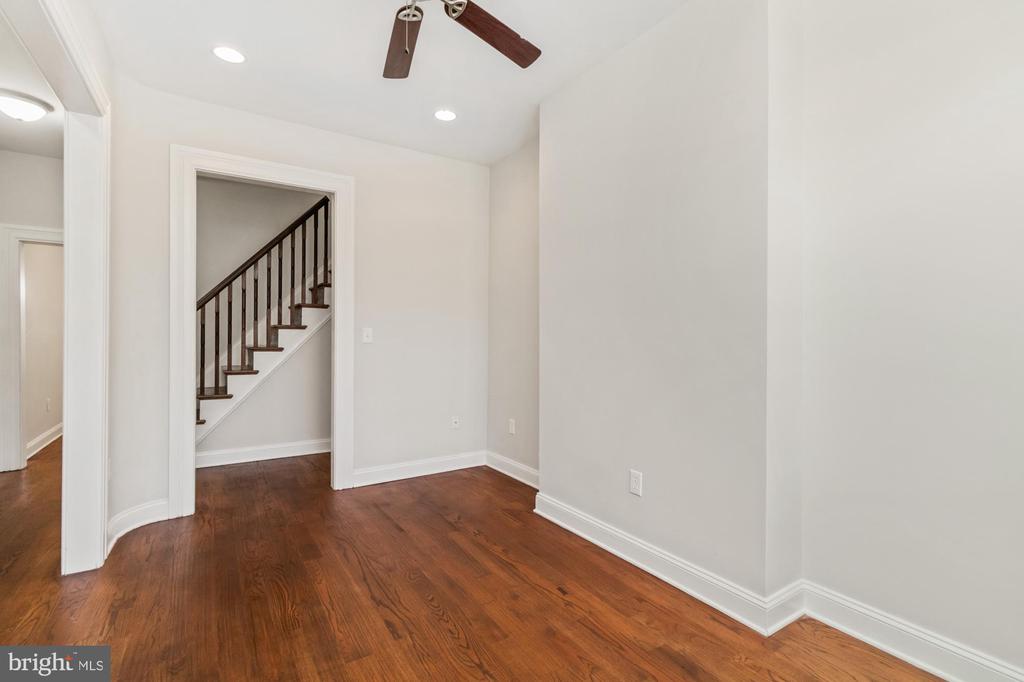 1251 N BROADWAY