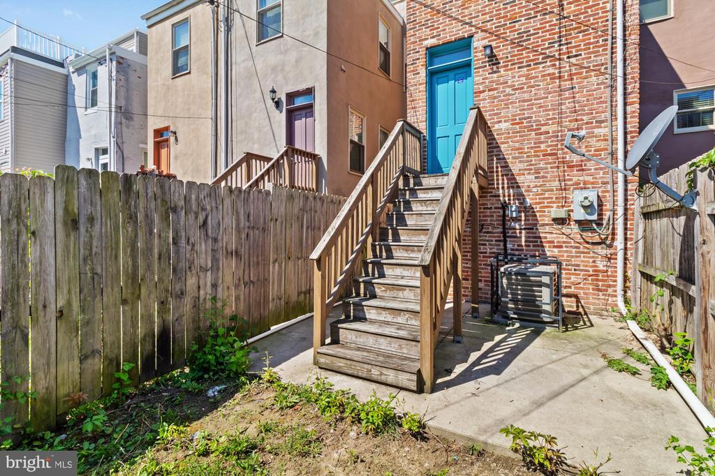 1251 N BROADWAY