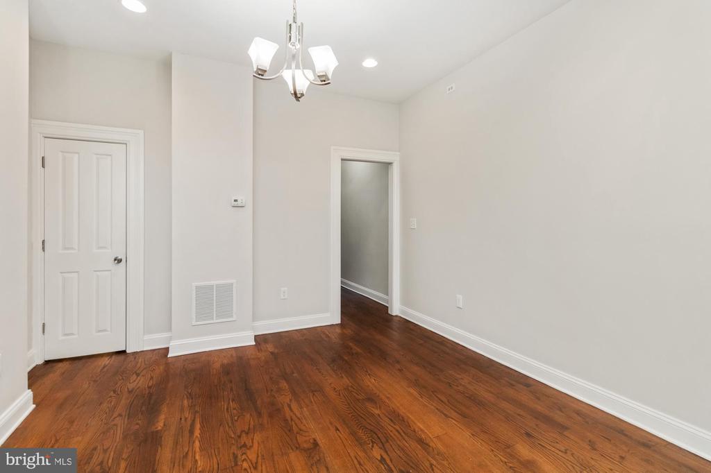 1251 N BROADWAY