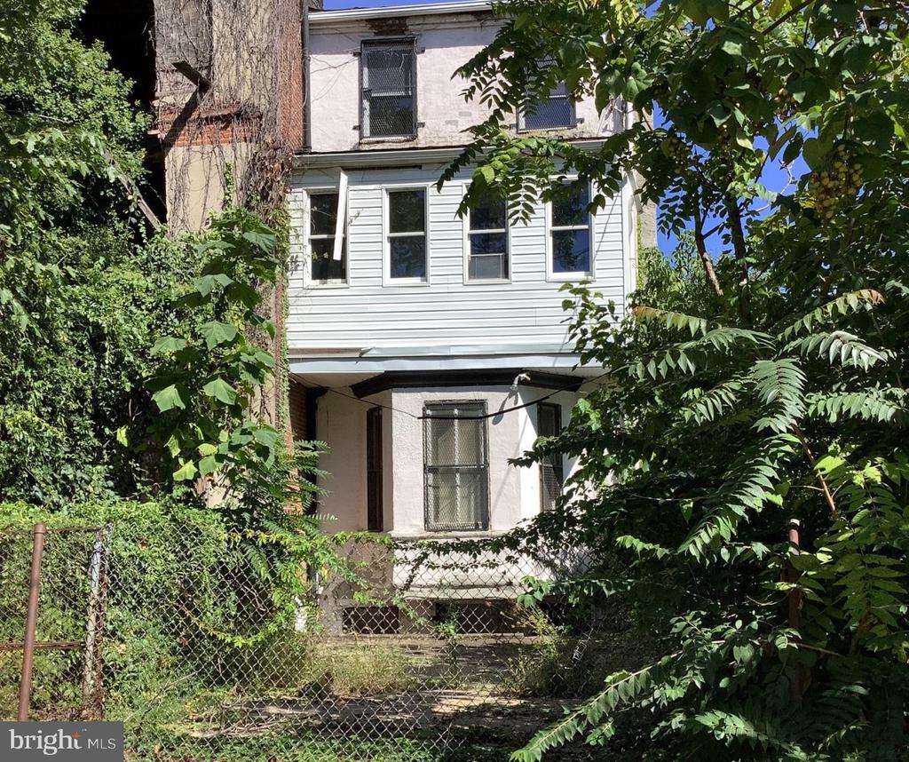 722 N FREMONT AVENUE