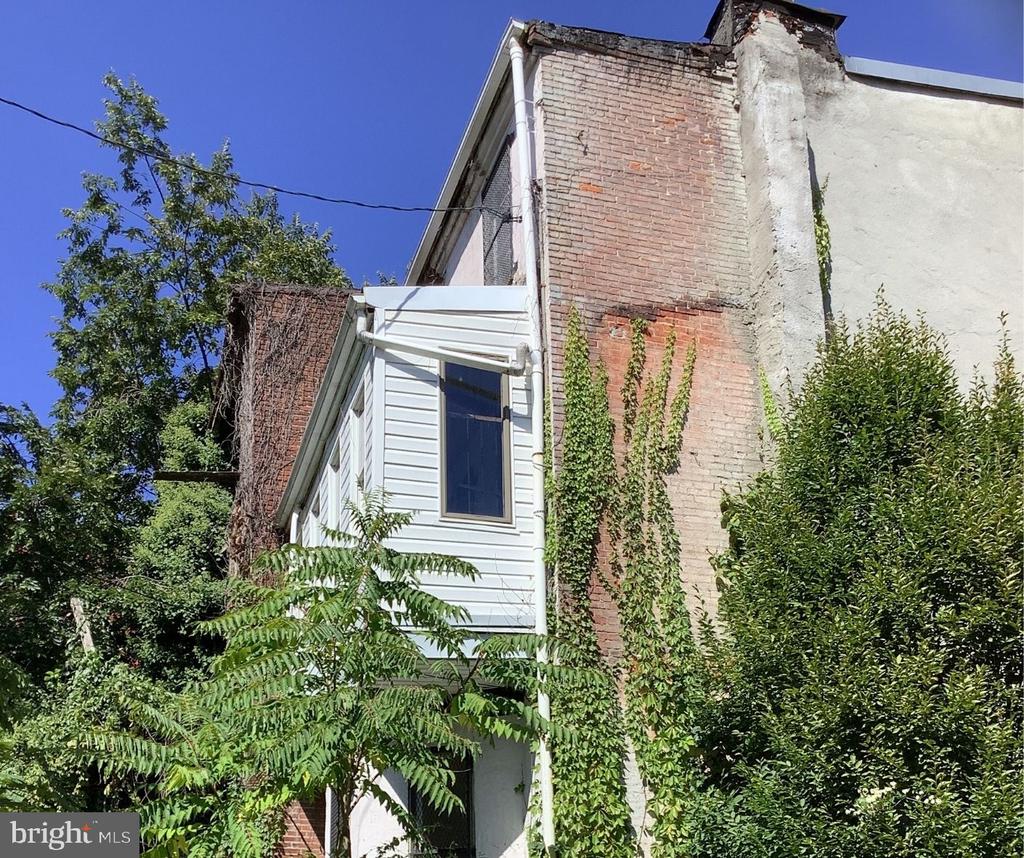722 N FREMONT AVENUE