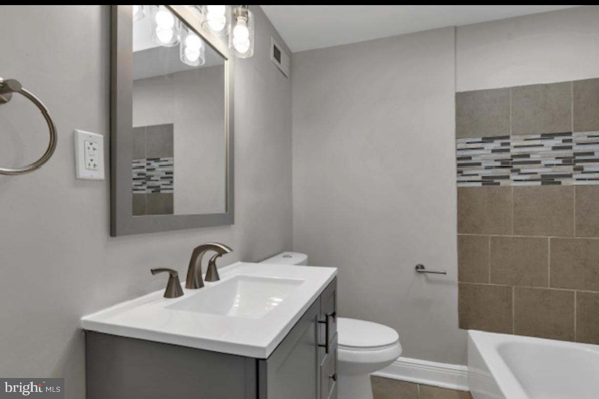 2923 EDGECOMBE CIRCLE N