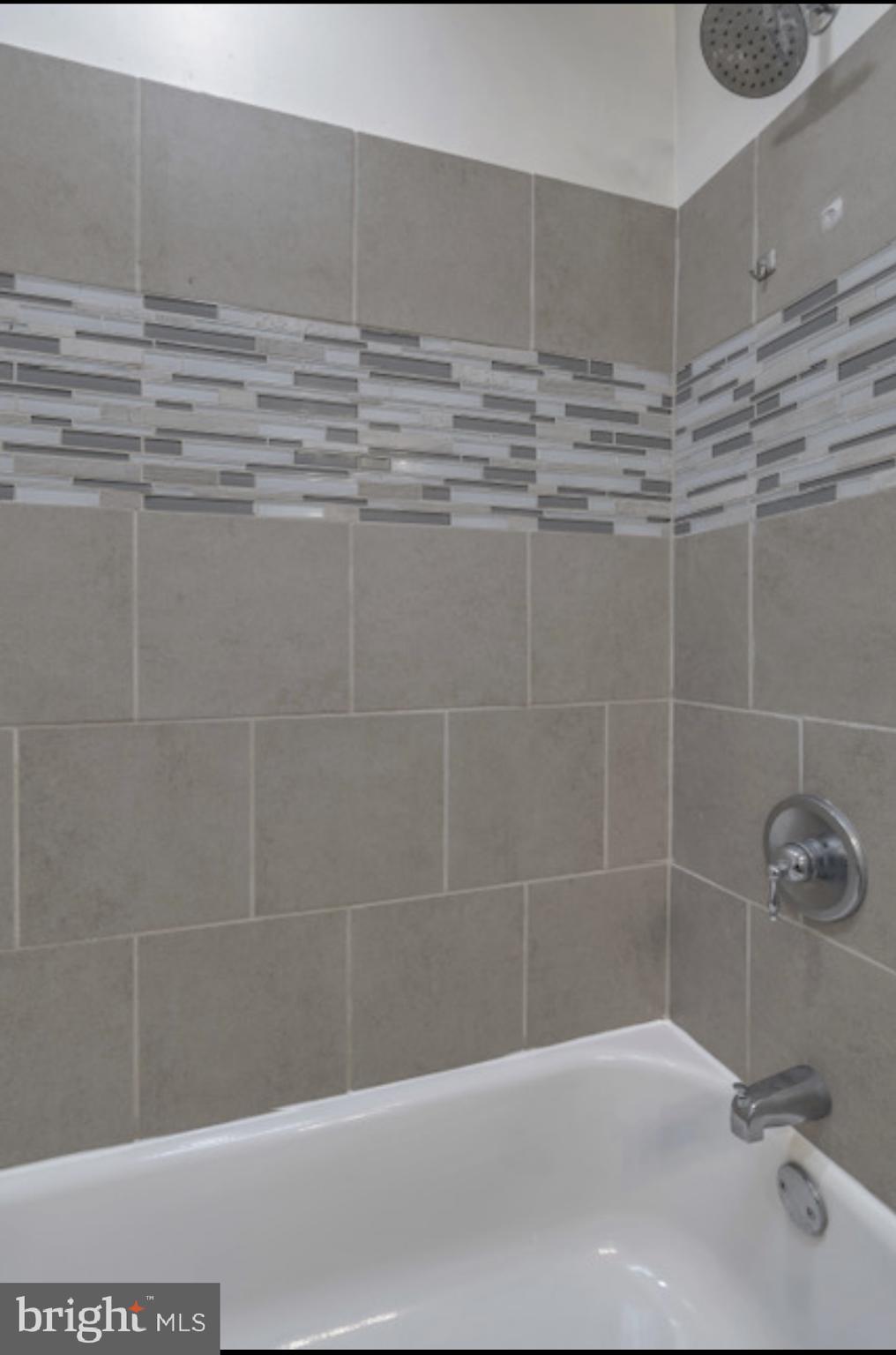 2923 EDGECOMBE CIRCLE N