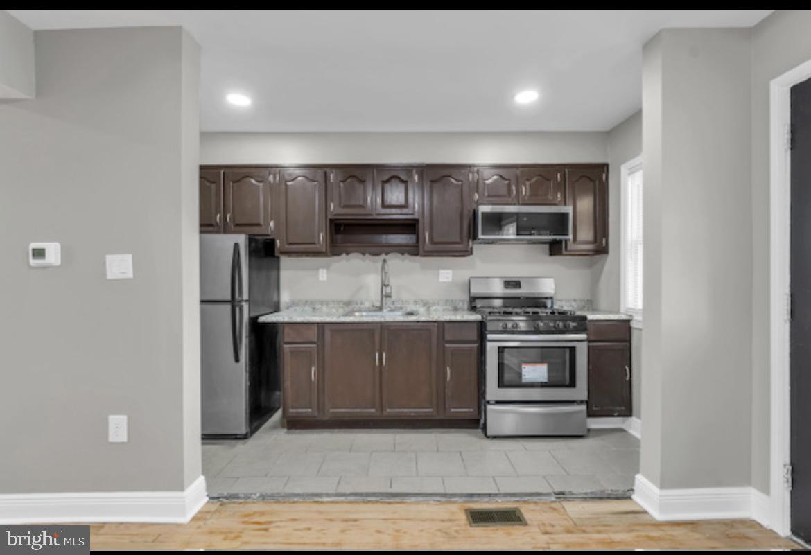 2923 EDGECOMBE CIRCLE N