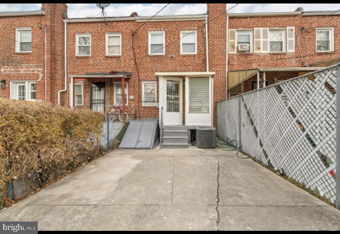 2923 EDGECOMBE CIRCLE N