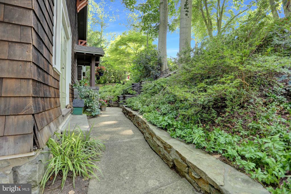 204 LONGWOOD RD,CITY