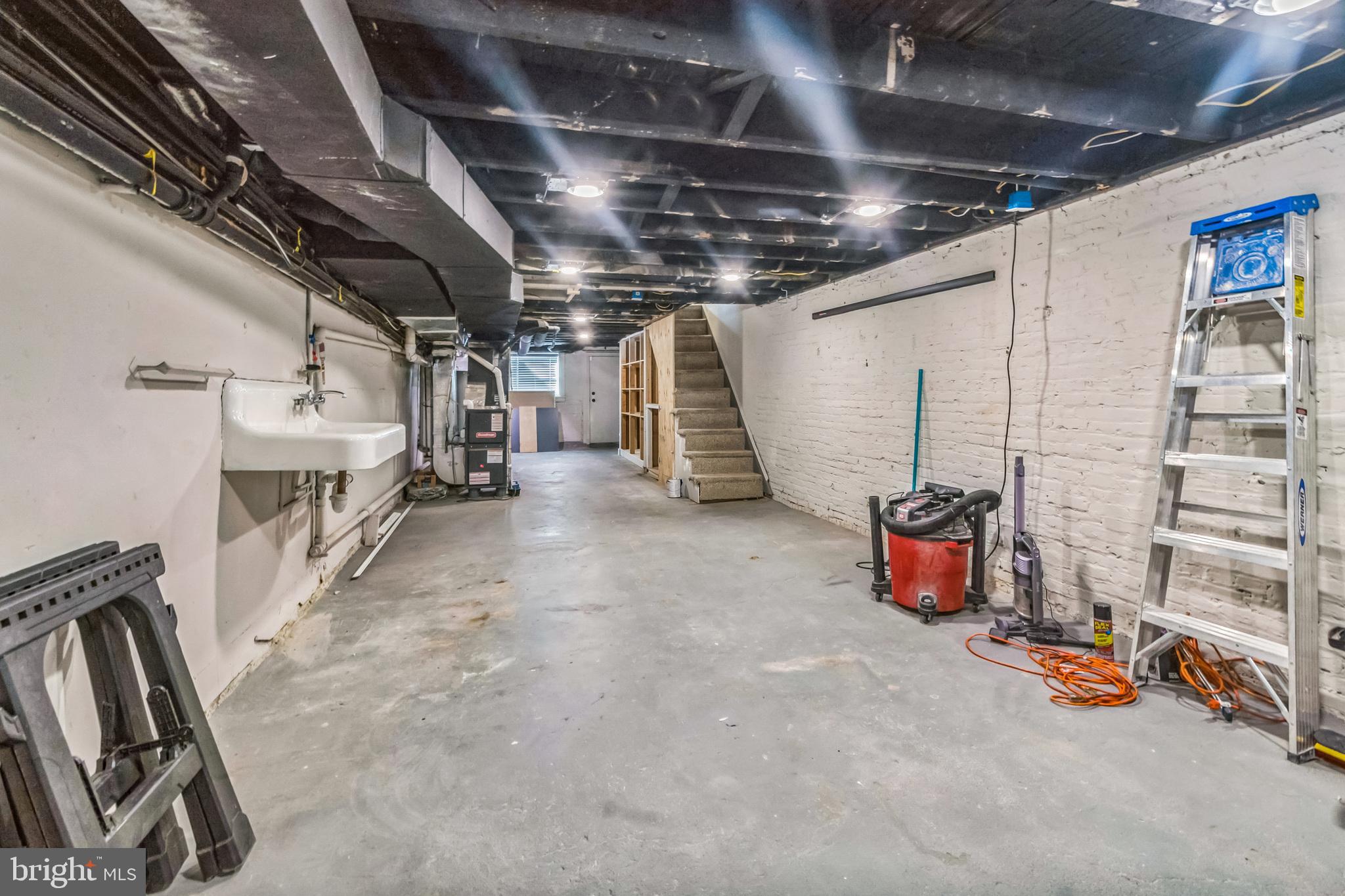 718 S ELLWOOD AVENUE