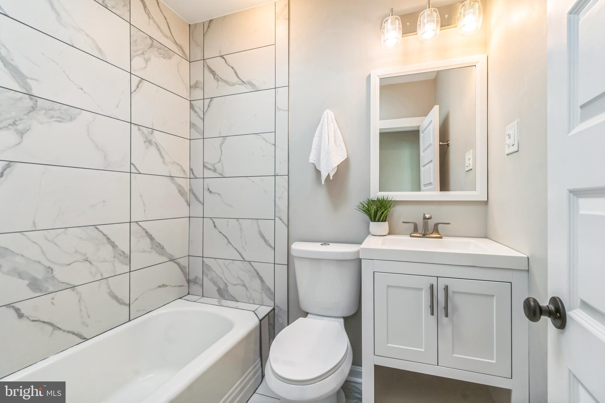 718 S ELLWOOD AVENUE