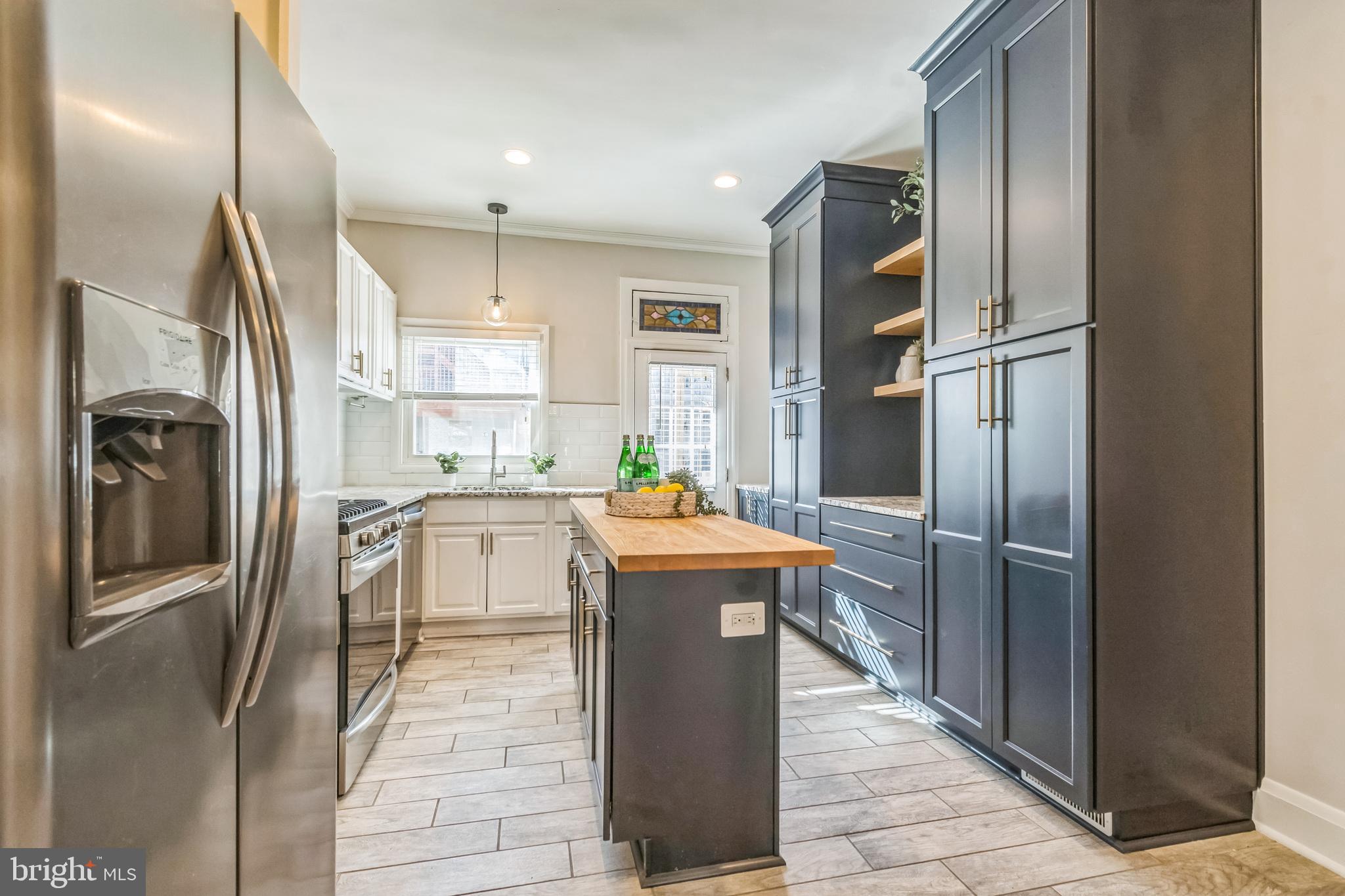 718 S ELLWOOD AVENUE