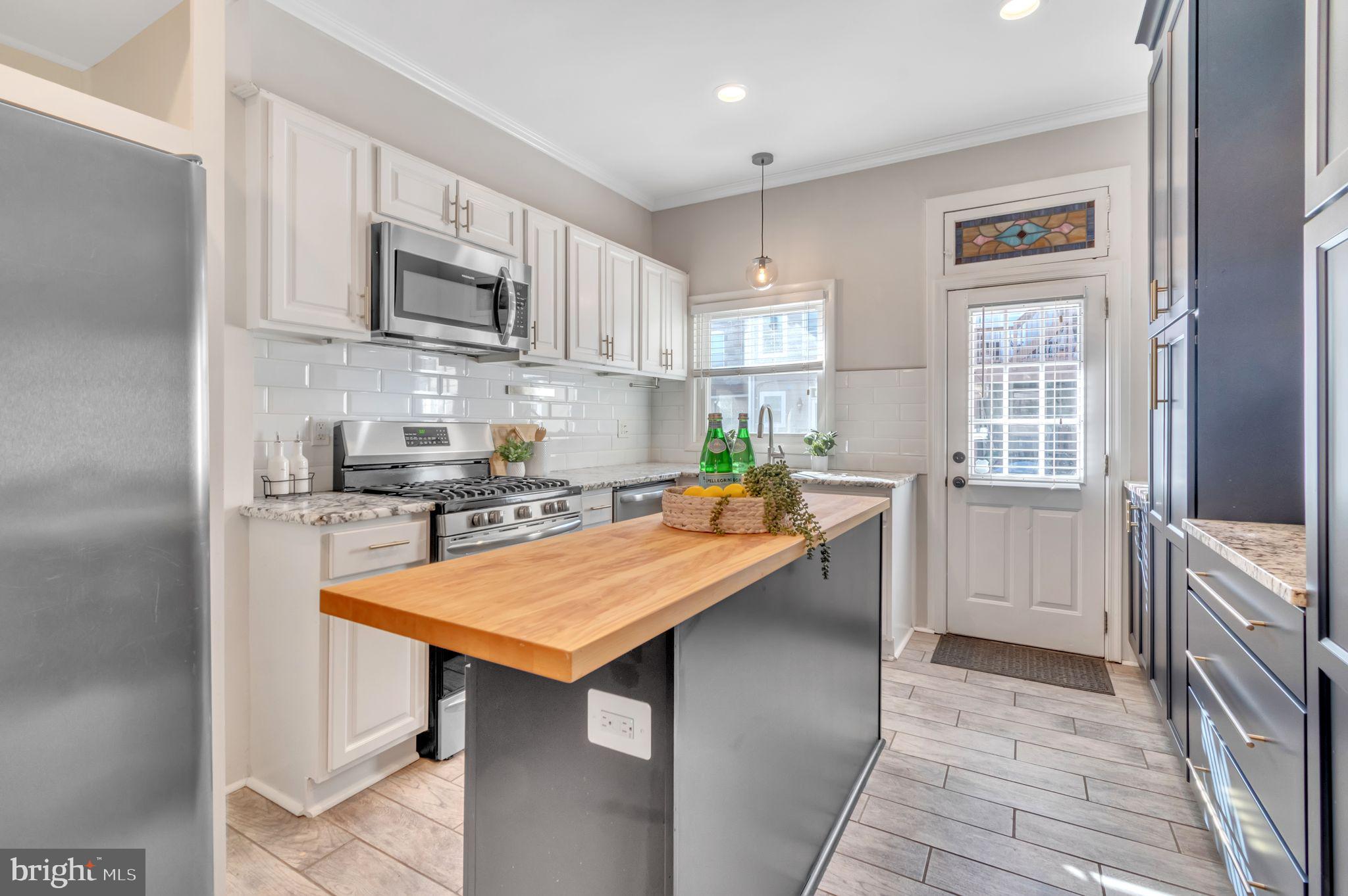 718 S ELLWOOD AVENUE