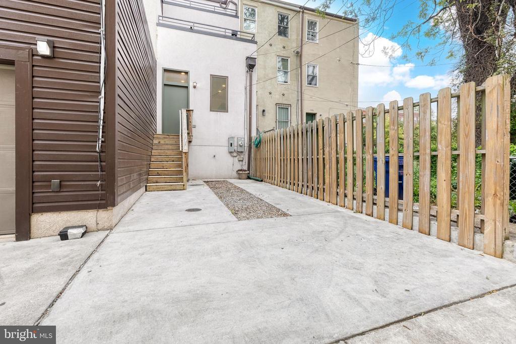 1701 BARCLAY STREET