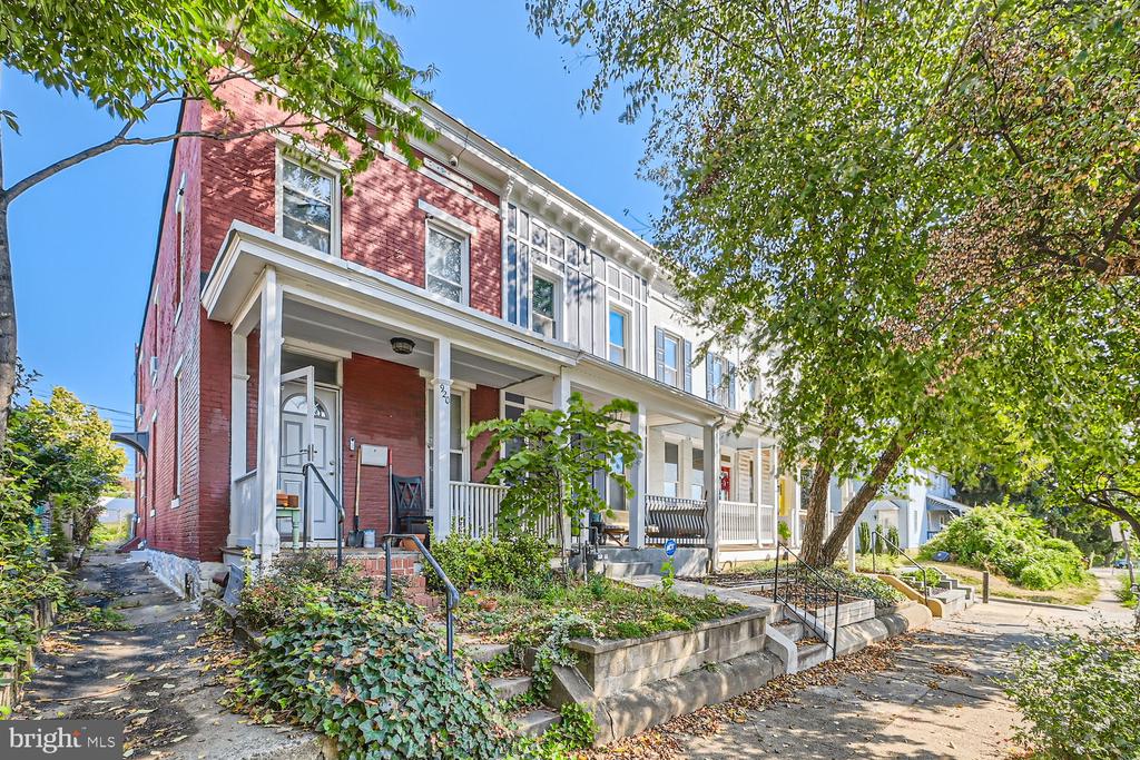 916 37TH STREET