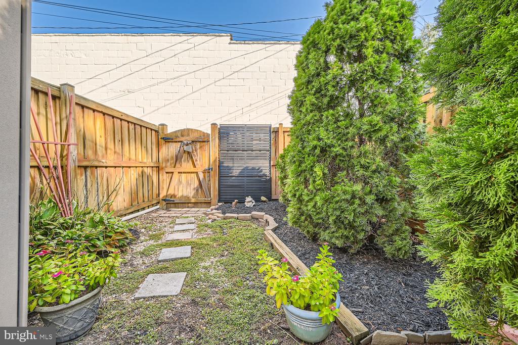 916 37TH STREET