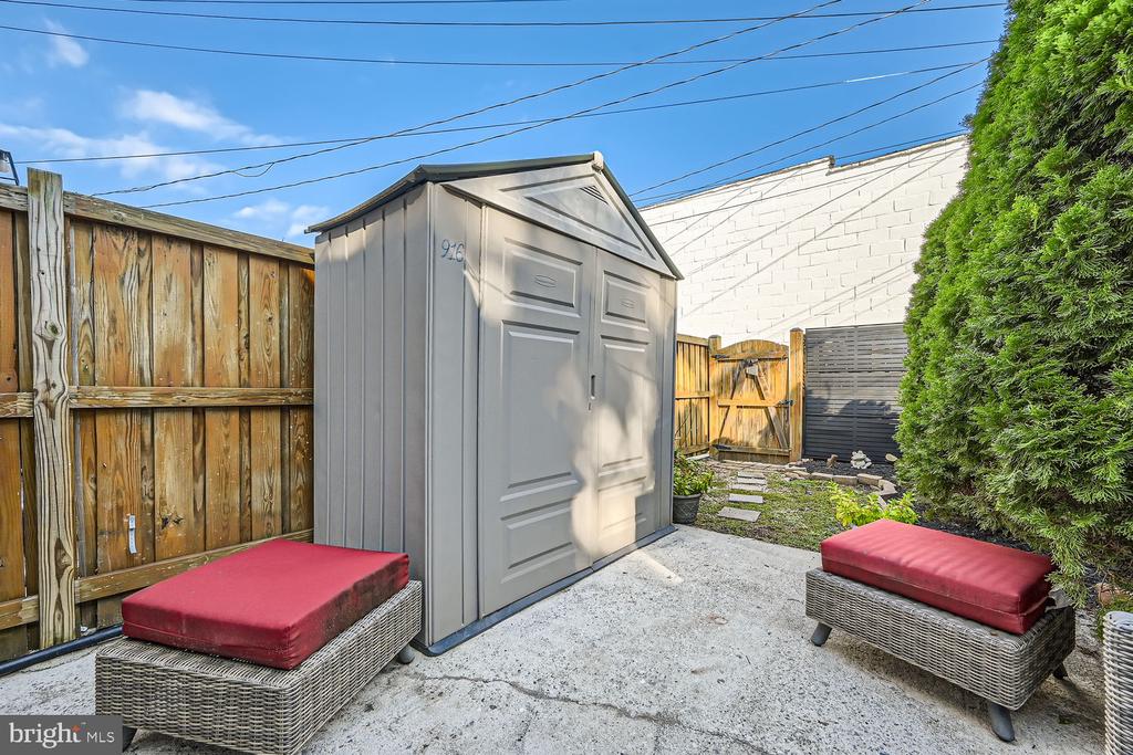 916 37TH STREET