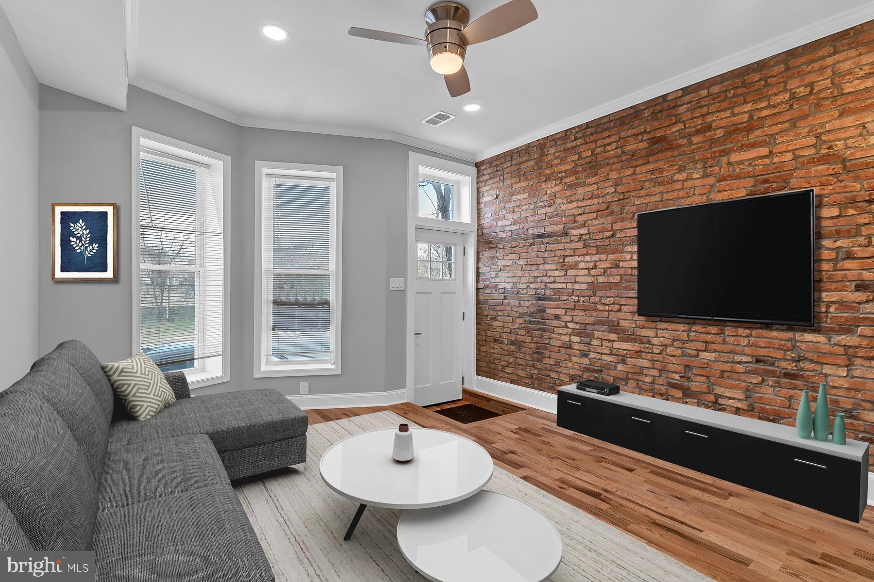 1827 W MULBERRY STREET