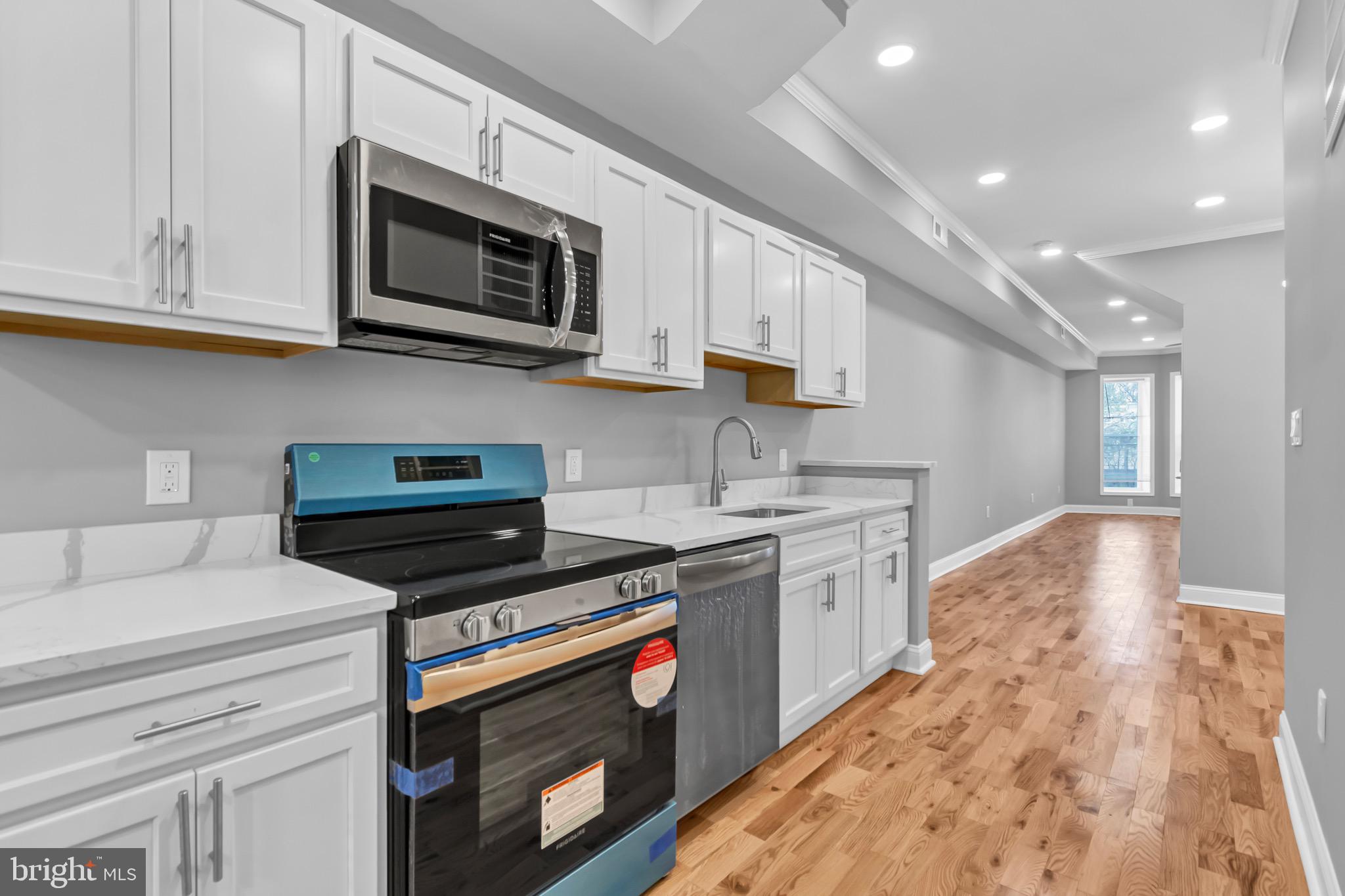 1827 W MULBERRY STREET