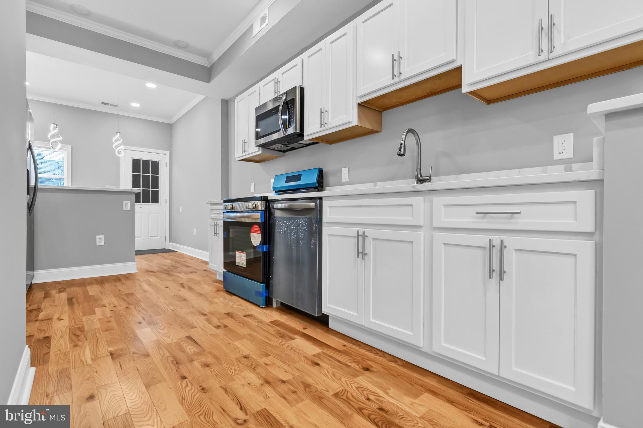1827 W MULBERRY STREET