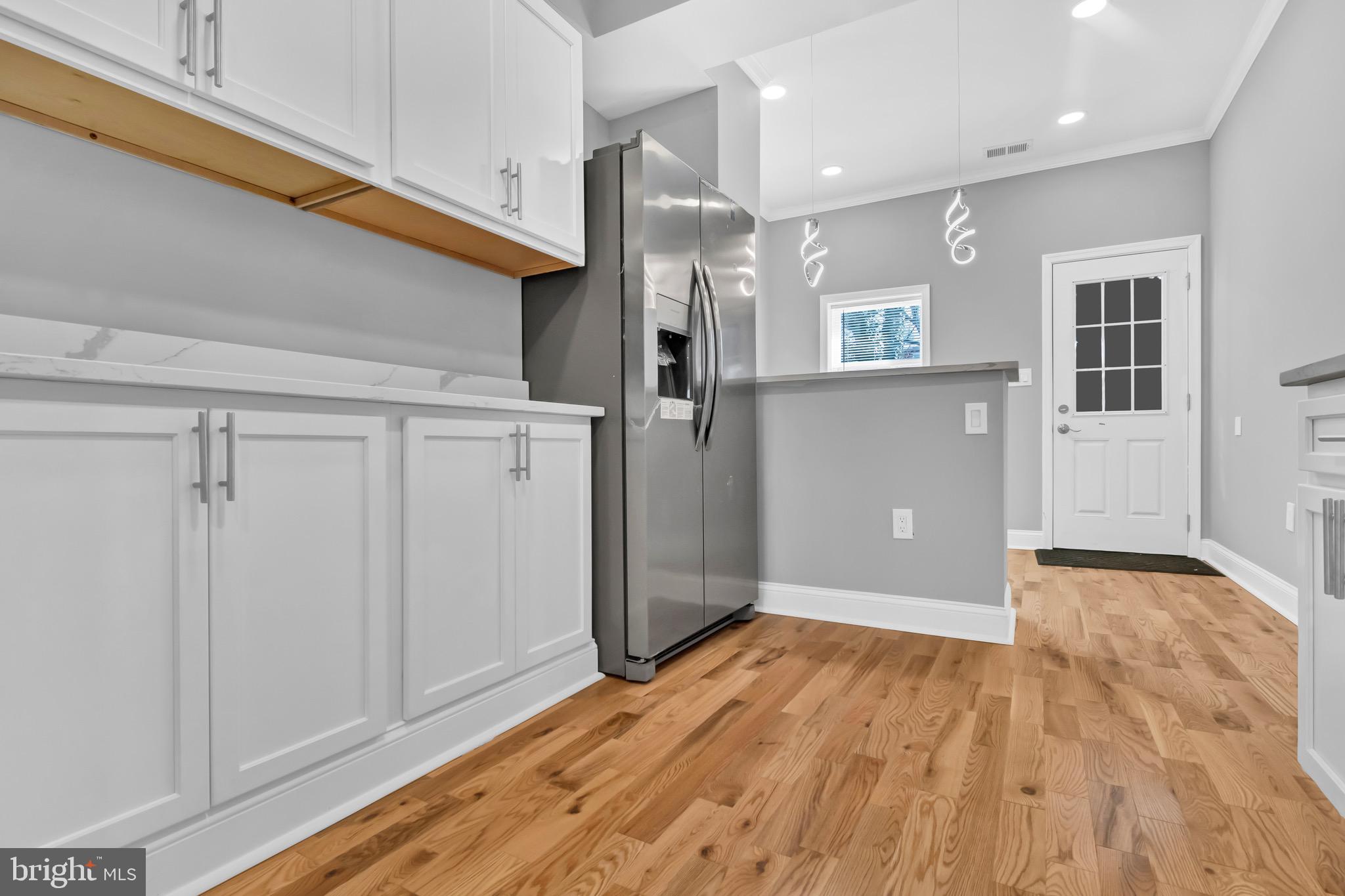1827 W MULBERRY STREET
