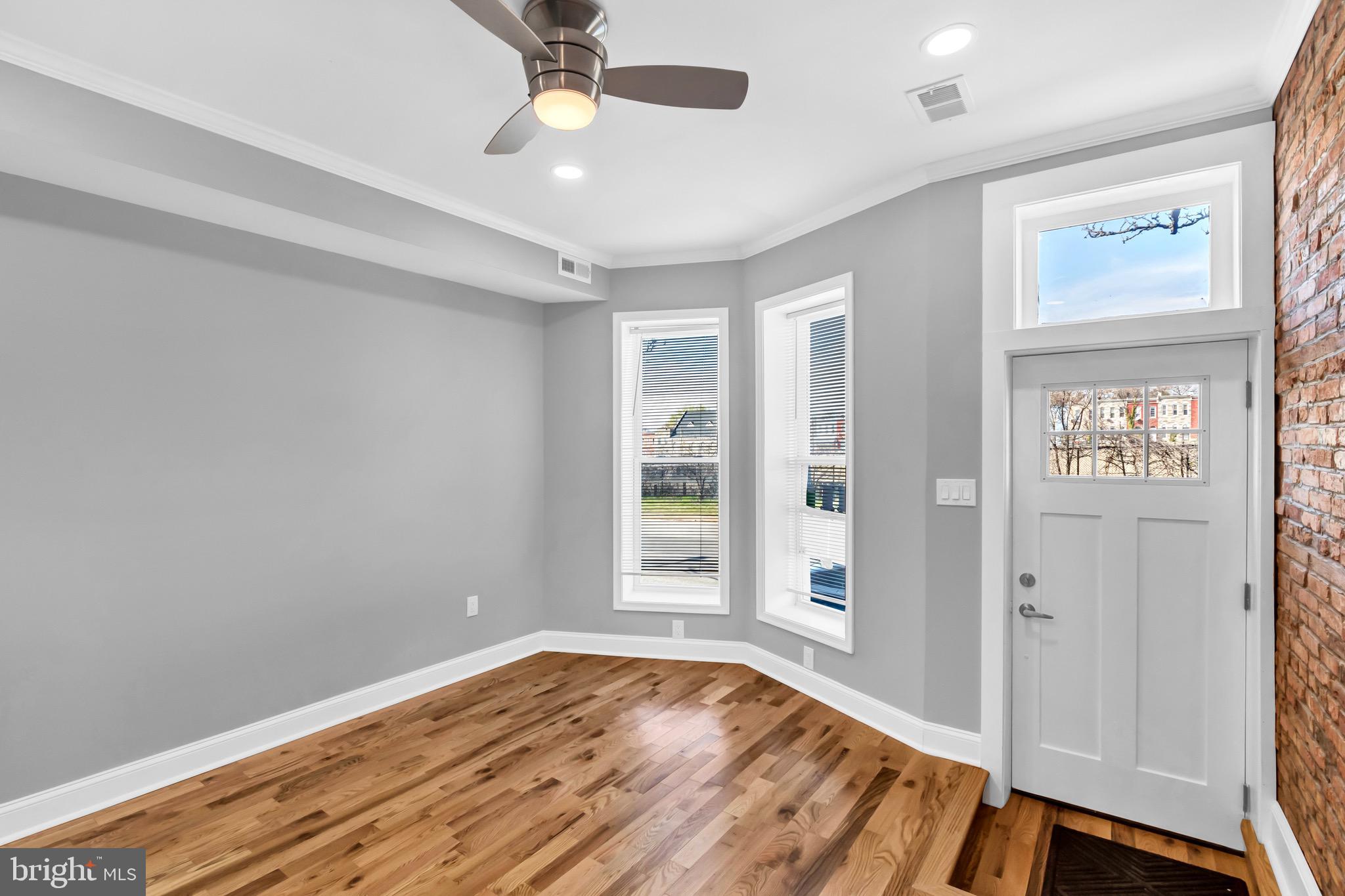 1827 W MULBERRY STREET