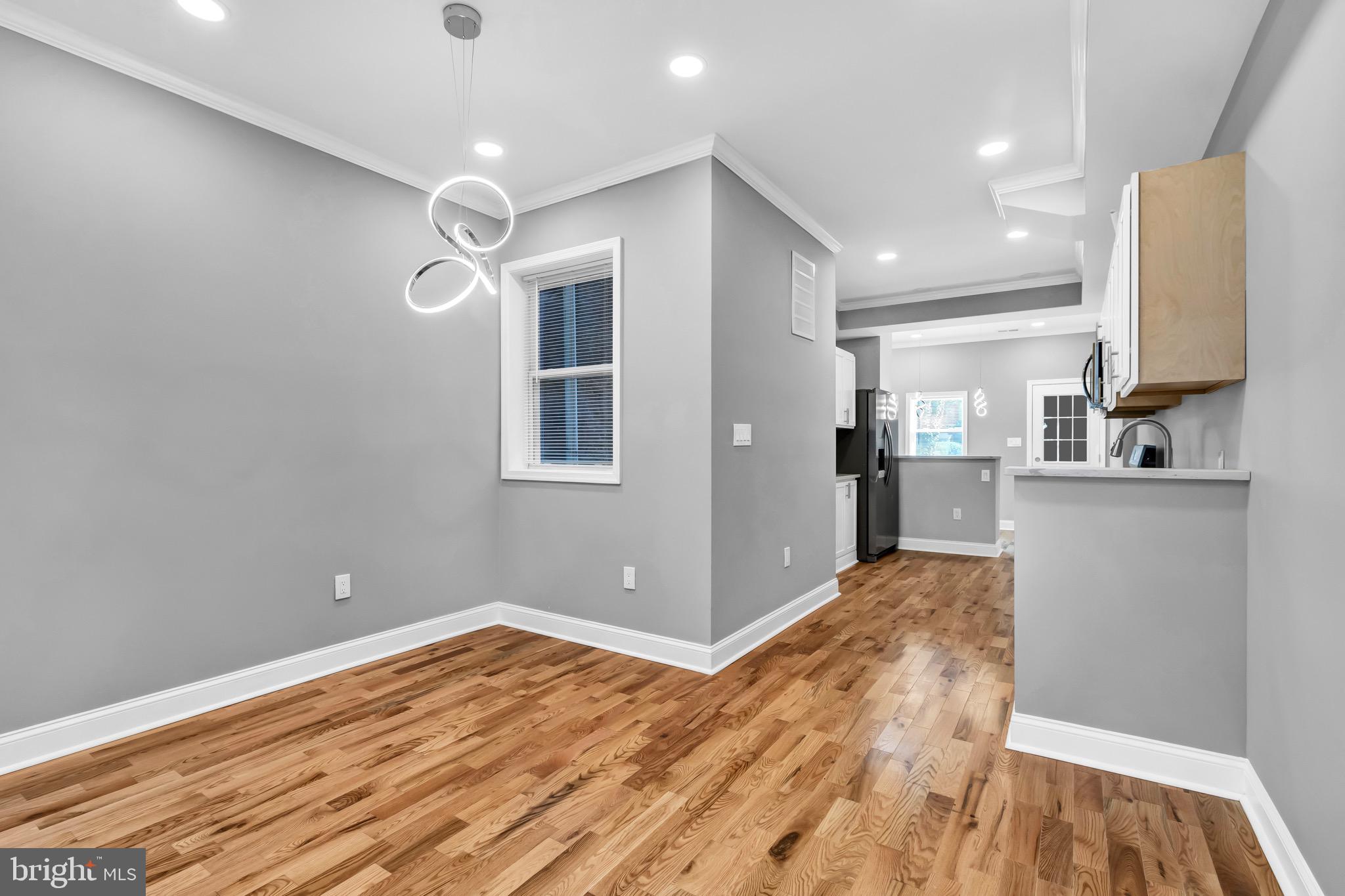 1827 W MULBERRY STREET