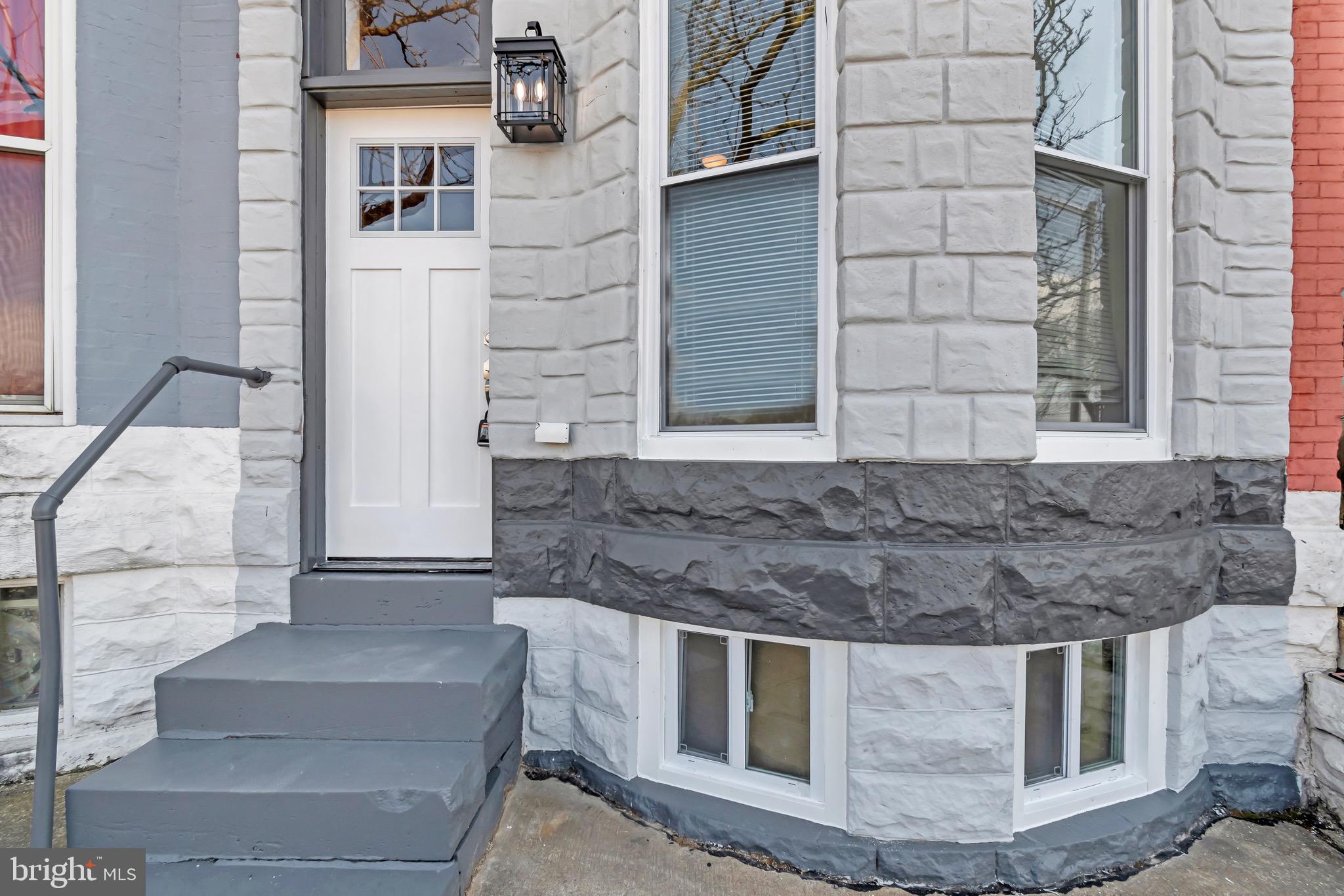 1827 W MULBERRY STREET