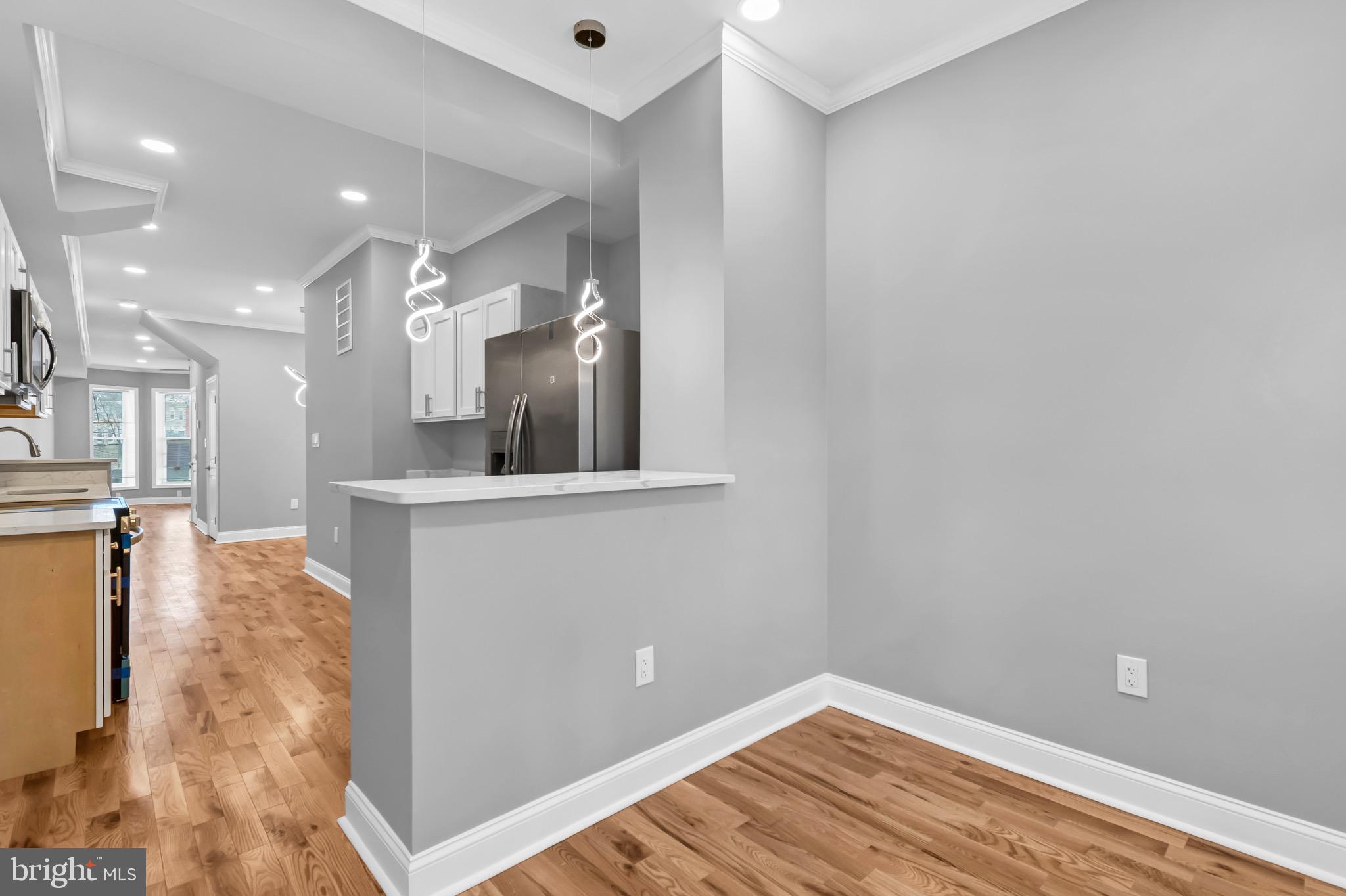 1827 W MULBERRY STREET